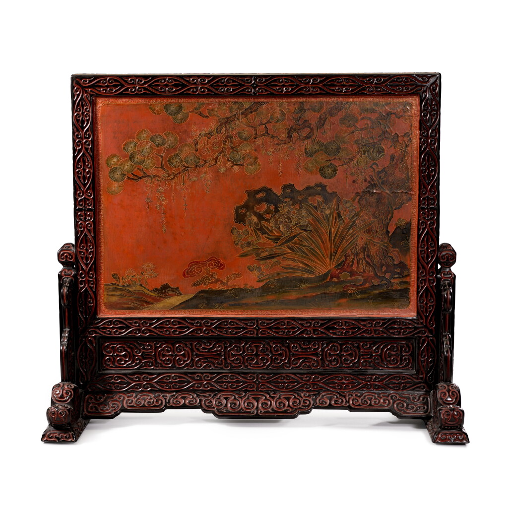 Voir en plein écran - Voir 1 du lot 235. A magnificent guri and incised red lacquer table screen and stand, Late Ming dynasty.