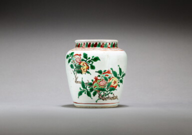View full screen - View 1 of Lot 179. A small wucai 'peaches and pomegranates' jar Ming dynasty, Wanli period | 明萬曆 五彩折枝瑞果紋罐.
