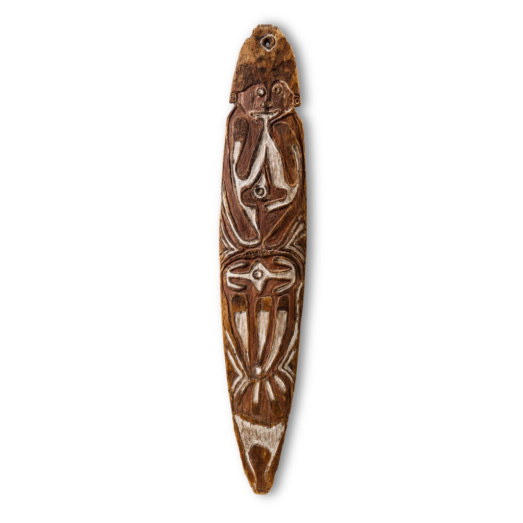 View full screen - View 1 of Lot 16. Planche votive Gope, District d’Urama, Golfe de Papouasie, Papouasie-Nouvelle-Guinée | Gope Spirit Board, Urama Ethnic District, Gulf of Papua, Papua New Guinea.