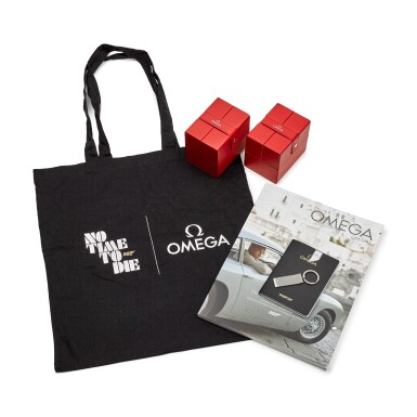 View full screen - View 1 of Lot 8073. A group of key chain, tote bag, magazine, wallet and two travelling boxes, Circa 2020 | 歐米茄 | 一套鑰匙扣、手提袋、雜誌、皮套及兩個旅行盒子,約2020年製.