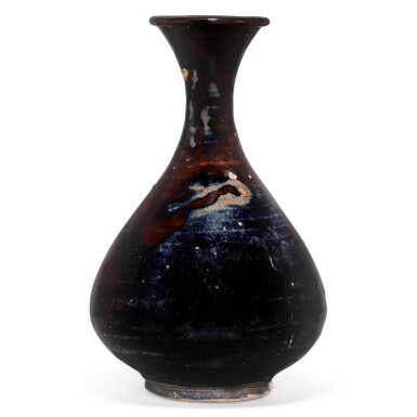 View full screen - View 1 of Lot 313. A BLACK-GLAZED YUHUCHUNPING JIN - YUAN DYNASTY | 金至元 黑釉玉壺春瓶.