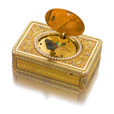 View full screen - View 1 of Lot 707. A VARICOLOR GOLD, ENAMEL, AND PEARL SINGING BIRD SNUFF BOX WITH KEY, THE MOVEMENT BY FRÈRES ROCHAT, THE BOX CHENEVARD JOUVET & CIE, GENEVA, CIRCA 1820.