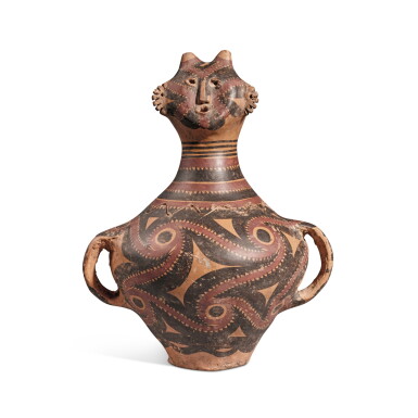 View full screen - View 1 of Lot 692. A very rare painted pottery humanoid head jar and cover, Neolithic period, Majiayao culture, circa 3300-2000 BC | 新石器時代 馬家窰文化 約公元前3300至2000年 彩陶人形蓋罐.