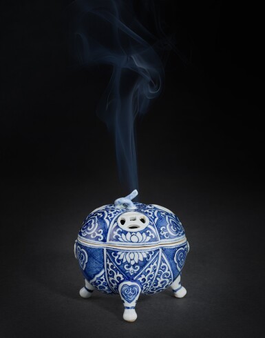 View full screen - View 1 of Lot 812. A very rare reticulated blue and white lobed 'gourd' tripod incense burner and cover, Mark and period of Jiajing | 明嘉靖 青花如意蓮紋瓜棱三足蓋爐 《大明嘉靖年製》款.