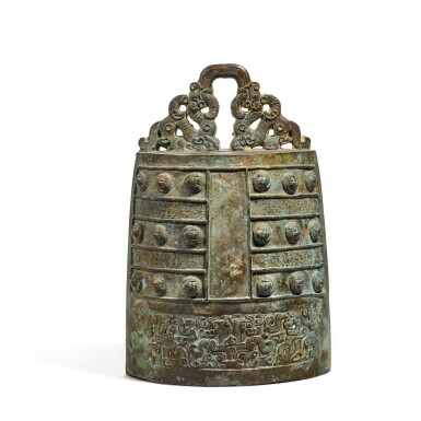 View full screen - View 1 of Lot 234. An archaic bronze bell (Bo), Eastern Zhou dynasty, Warring States period | 東周 戰國 青銅鎛.
