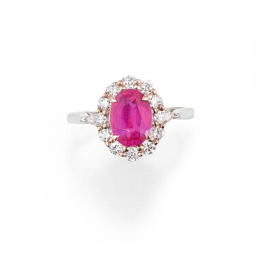 View full screen - View 1 of Lot 114. BAGUE SAPHIR ROSE ET DIAMANTS | PINK SAPPHIRE AND DIAMOND RING.