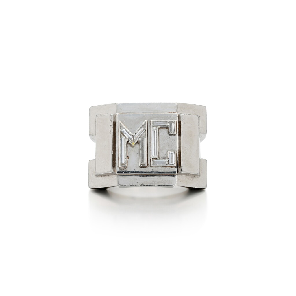 View full screen - View 1 of Lot 92. Diamond ring.