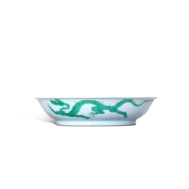 View full screen - View 1 of Lot 3390. A green-enamelled 'dragon' dish, Qing dynasty, Kangxi period | 清康熙 綠彩龍紋盤 《大明弘治年製》寄託款.