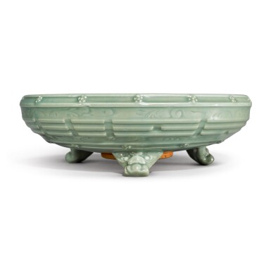 View full screen - View 1 of Lot 505. A 'LONGQUAN' CELADON-GLAZED TRIPOD CENSER, LATE YUAN / EARLY MING DYNASTY.