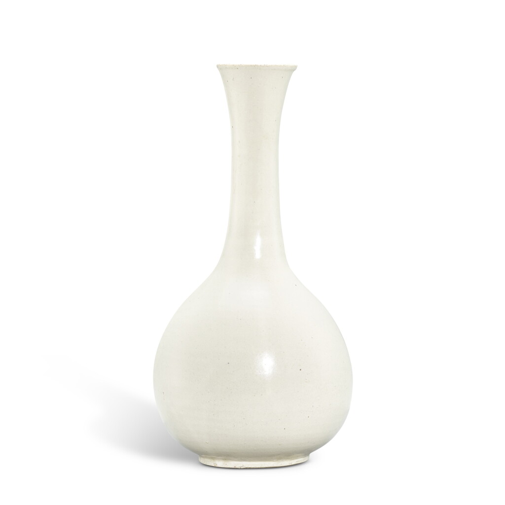 View full screen - View 1 of Lot 3503. A rare Ding-type white-glazed bottle vase, Northern Song - Jin dynasty | 北宋至金 定窰系白釉長頸瓶.