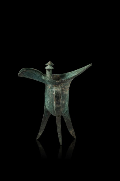 View full screen - View 1 of Lot 266. An archaic bronze ritual wine vessel (Jue), Late Shang dynasty | 商末 青銅爵.