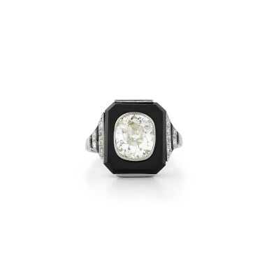View full screen - View 1 of Lot 20. Bague onyx et diamant | Onyx and diamond ring.