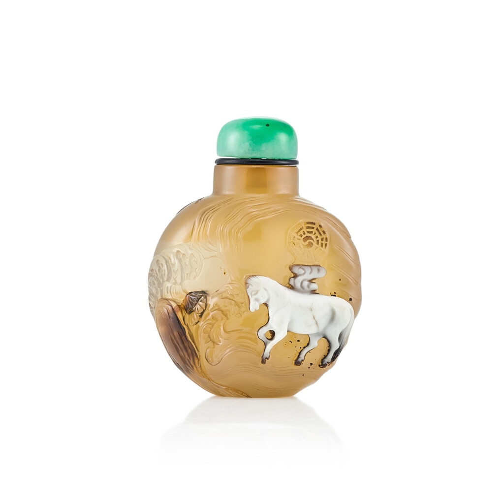 View full screen - View 1 of Lot 3008. A Carved Agate 'Horse' Snuff Bottle Suzhou, Qing Dynasty, 18th - 19th Century | 清十八至十九世紀 蘇作瑪瑙巧雕駿馬圖鼻煙壺.