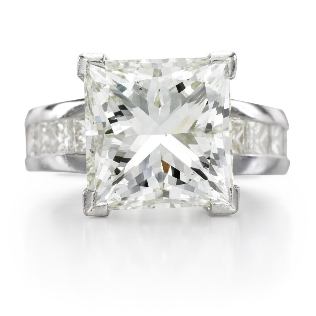 View full screen - View 1 of Lot 170. Diamond ring, 2002.