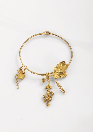 View full screen - View 1 of Lot 165. Collier Groseille.