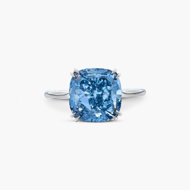 View full screen - View 1 of Lot 621. An Exceptional and Rare Fancy Vivid Blue Diamond Ring 非凡罕見 6.03克拉 艷彩藍色 内部無瑕 鑽石 戒指.