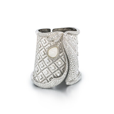 View full screen - View 1 of Lot 818. Bracelet manchette or et diamants | Gold and diamond cuff bracelet.