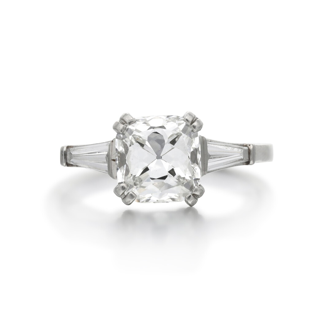 View full screen - View 1 of Lot 180. Diamond ring.