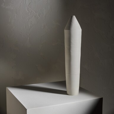 View full screen - View 1 of Lot 12. Kuroda Taizo (1946-2021) | Porcelain flower vase .