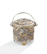 A CHINESE PARCEL-GILT SILVER COVERED BASKET, 19TH CENTURY | PANIER COUVERT EN ARGENT ET VERMEIL, CHINE, XIXE SIÈCLE