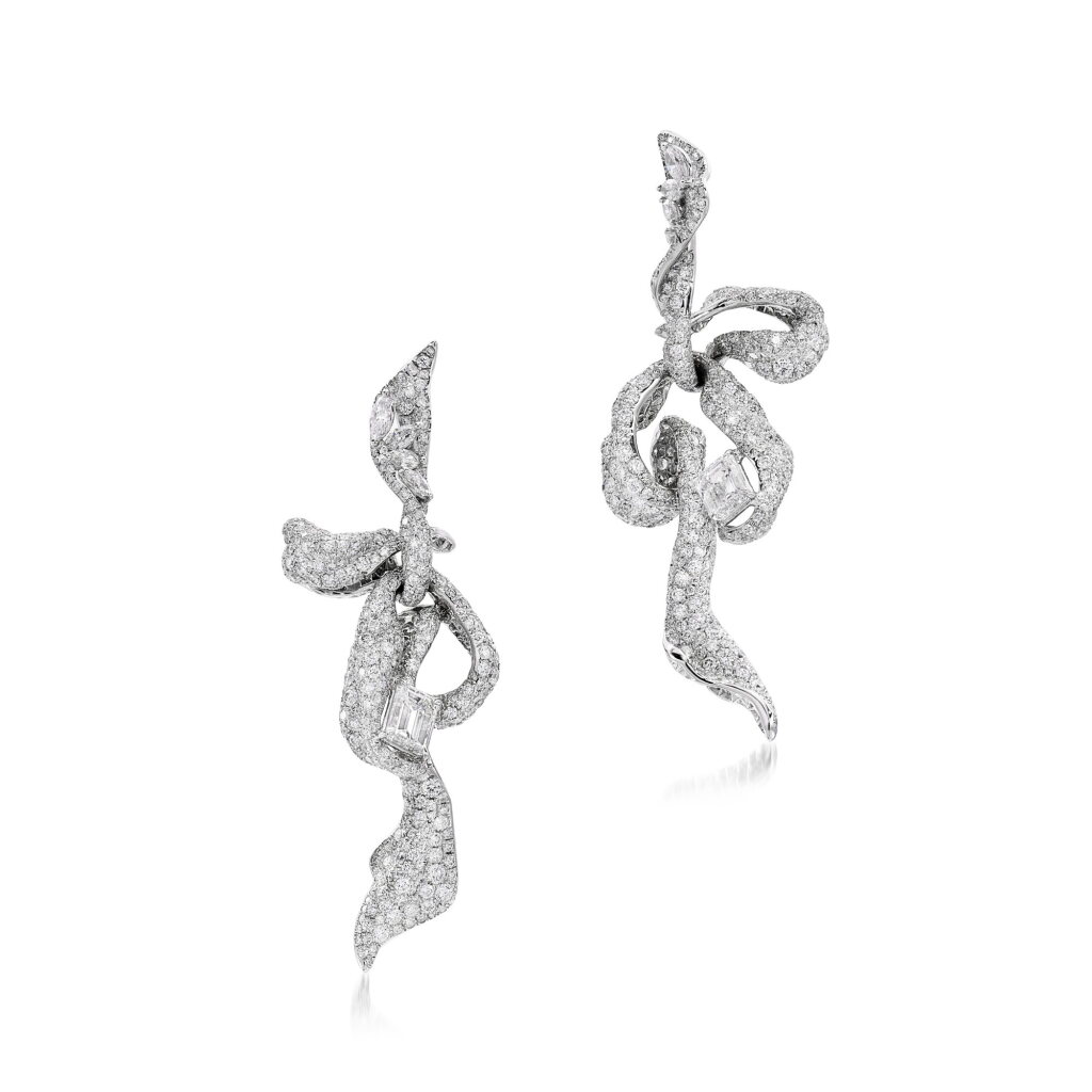 View full screen - View 1 of Lot 1860. Pair of Diamond Pendent Earrings | 趙心綺 | 1.07 及 1.03克拉 方形 E色 鑽石 耳墜一對.