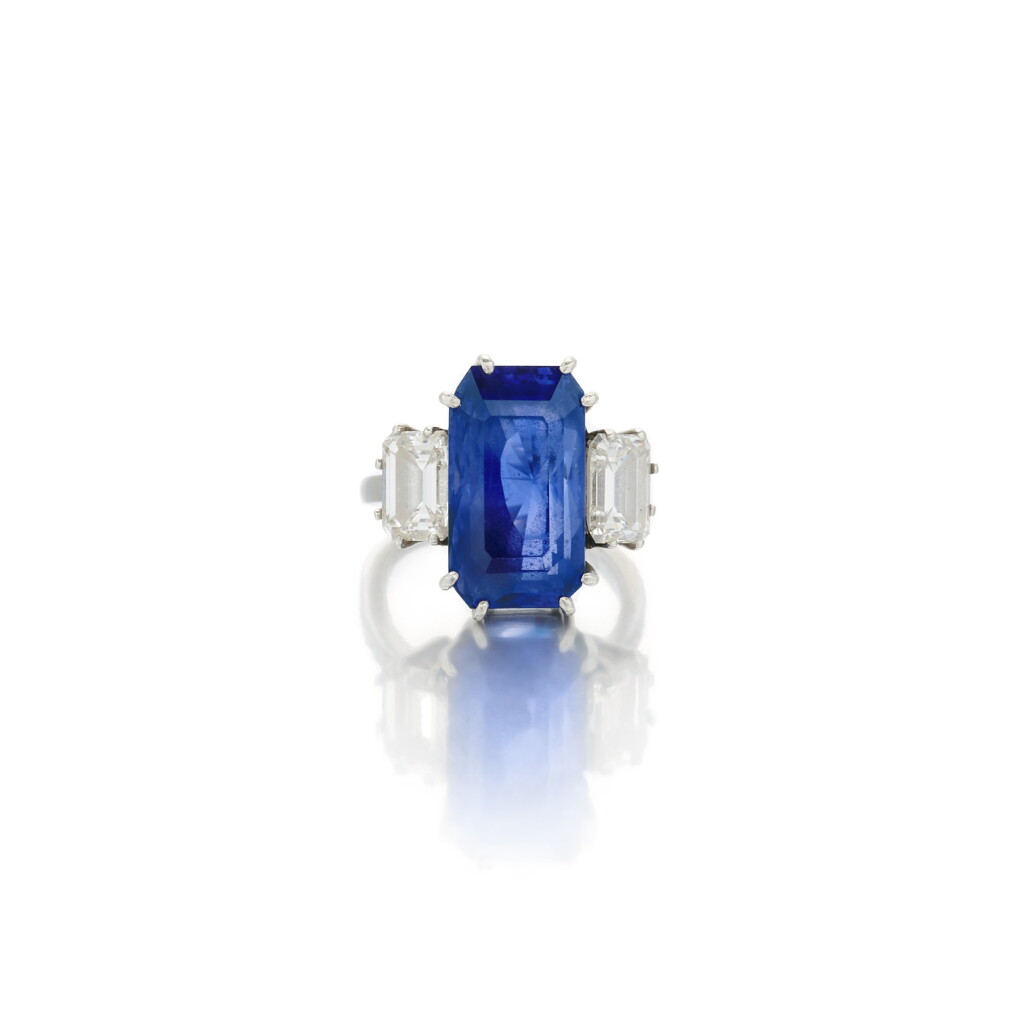 View full screen - View 1 of Lot 24. Sapphire and diamond ring (Anello in diamanti e zaffiro).