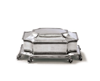 View full screen - View 1 of Lot 83. A LARGE SILVER TOILET BOX, CORNELIUS VAN ESBEECK, BRUSSELS, 1704 | GRANDE BOÎTE DE TOILETTE EN ARGENT PAR CORNELIUS VAN ESBEECK, BRUXELLES, 1704.