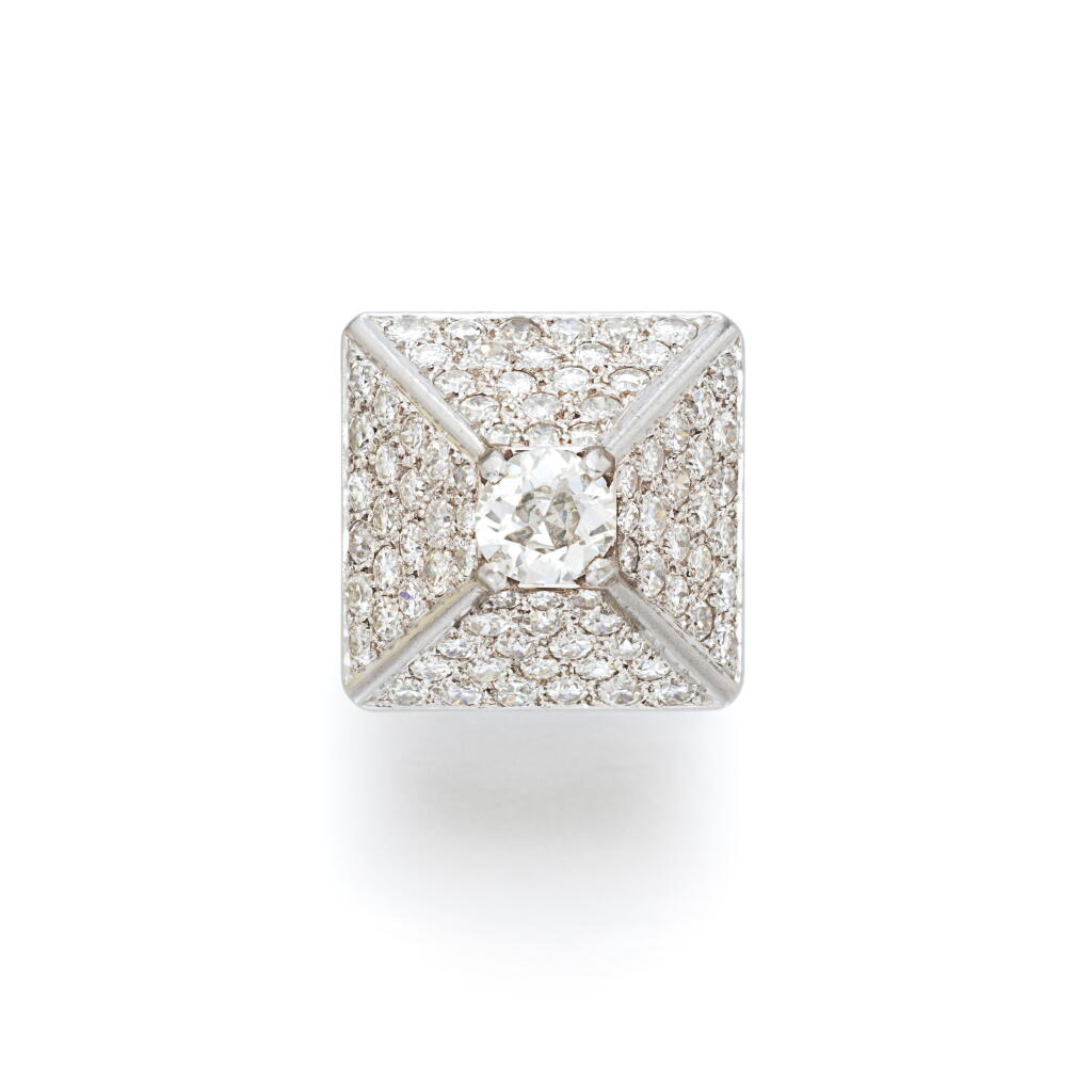 View full screen - View 1 of Lot 1206. Diamond ring.