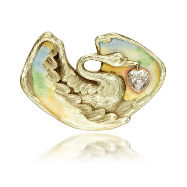 View full screen - View 1 of Lot 247. A jewelled gold and enamel swan brooch, Feodor Lorié, Moscow, 1899-1908.