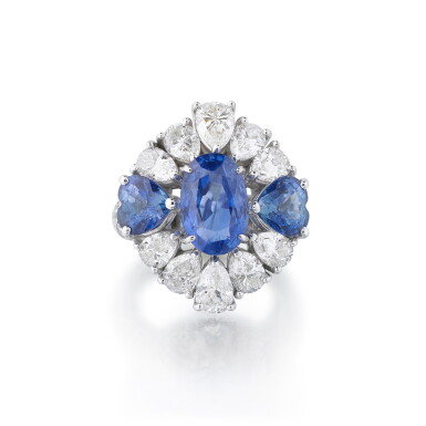View full screen - View 1 of Lot 61. Repossi | Bague saphir et diamants | Sapphire and diamond ring.