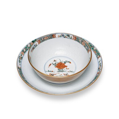 View full screen - View 1 of Lot 49. A Chinese Café-Au-Lait and Gilt-Ground Incised Famille-Verte Bowl and Dish, Qing Dynasty, Kangxi Period | 清康熙 外醬釉描金内刻花五彩荷塘鴛鴦圖盌及托盤一套.
