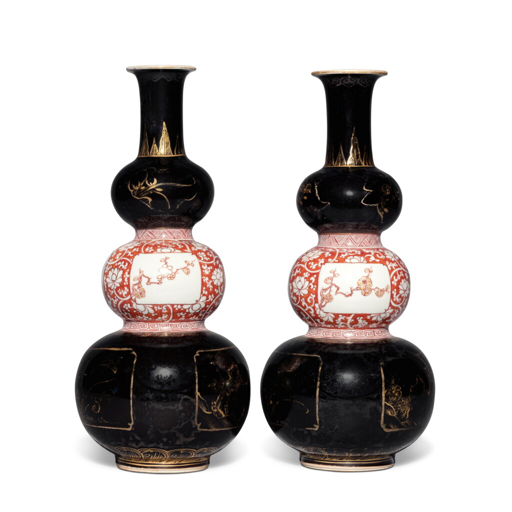 View full screen - View 1 of Lot 668. A rare pair of mirror-black, gilt and iron-red-decorated triple-gourd vases, Qing dynasty, Kangxi period | 清康熙 烏金釉礬紅彩描金開光花卉紋三節葫蘆瓶一對.