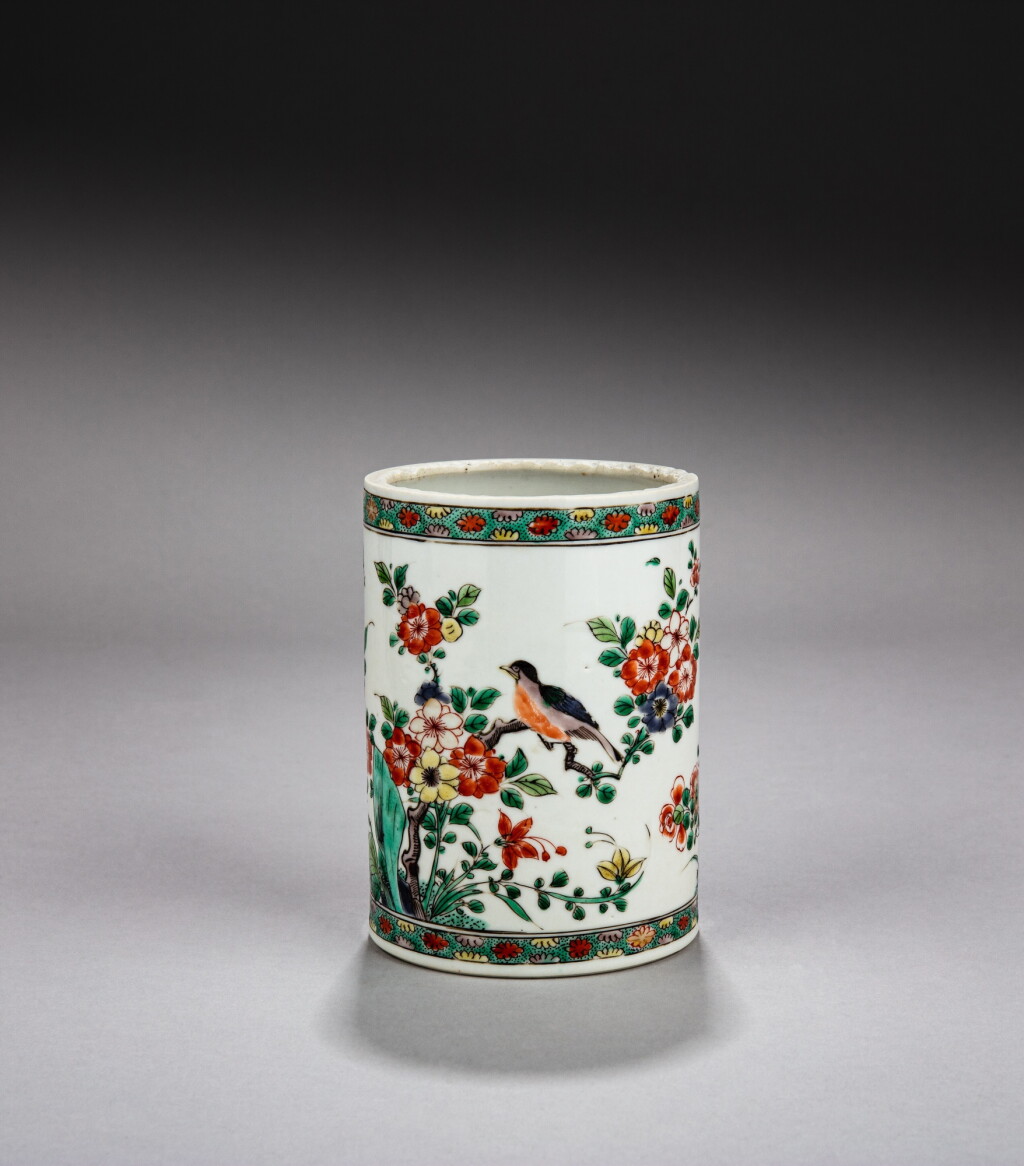 View full screen - View 1 of Lot 22. A famille-verte ‘flowers and birds’ brushpot, Qing dynasty, Kangxi period | 清康熙 五彩花鳥紋筆筒.