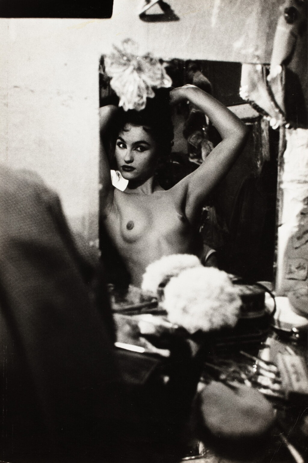 Voir en plein écran - Voir 1 du lot 23. FRANK HORVAT | STRIP TEASE PARIS, 1950'S.