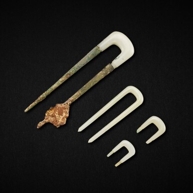 View full screen - View 1 of Lot 3021. A group of four white jade hairpins, Sui - Tang dynasty 隋至唐 白玉髮簪一組四件.
