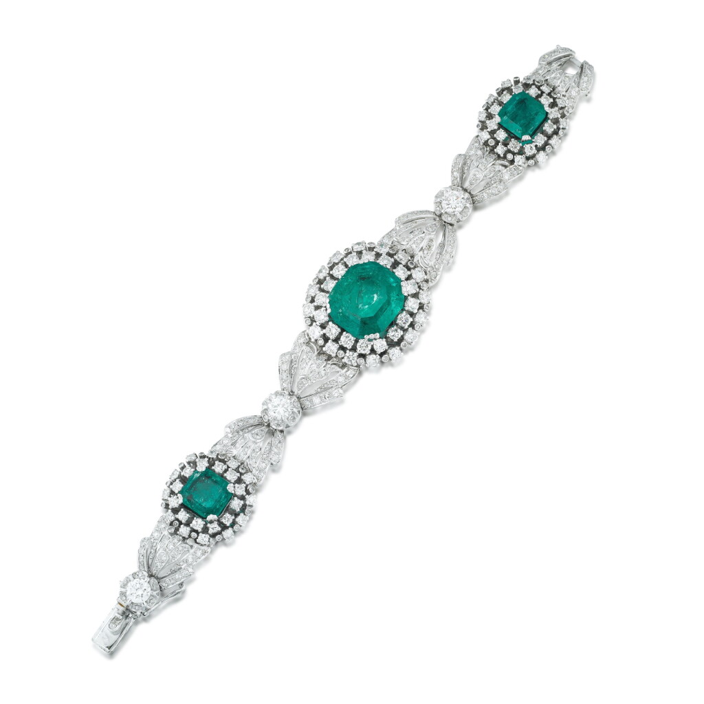 View full screen - View 1 of Lot 68. Bracelet émeraudes et diamants .