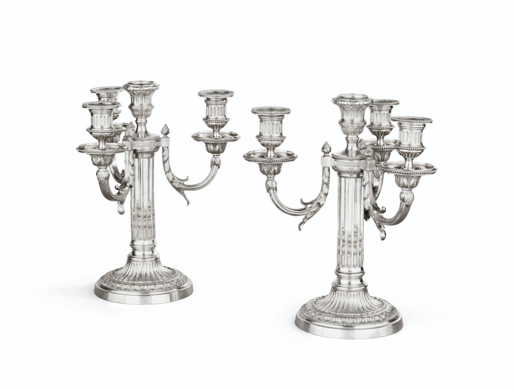 View full screen - View 1 of Lot 74. Paire de chandeliers à quatre lumières de style Louis XVI en bronze argenté, France, vers 1900.