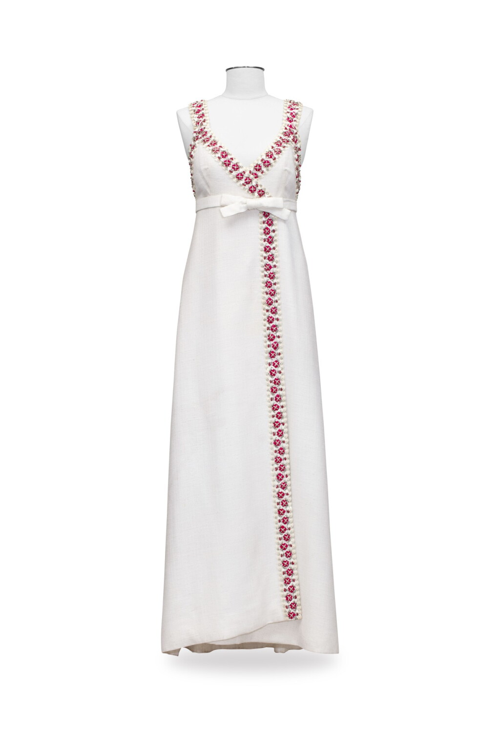 View full screen - View 1 of Lot 54. Nina Ricci, Haute Couture, circa 1967 Long off-white cotton dress | Robe longue en toile de coton écrue.