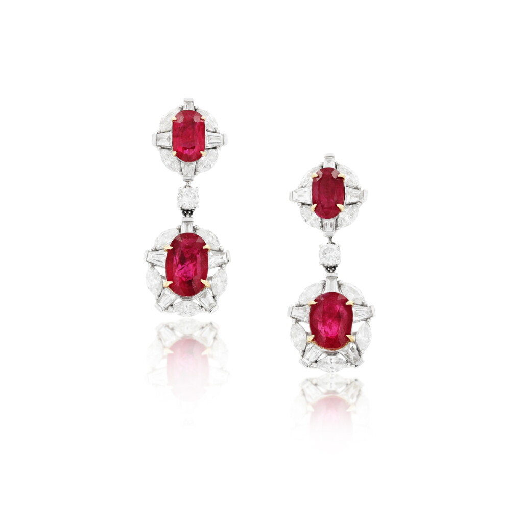 View full screen - View 1 of Lot 256. Paire de pendants d'oreille rubis et diamants | Pair of ruby and diamond pendent earrings.