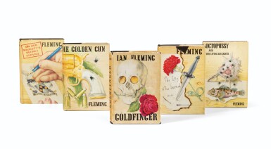 View full screen - View 1 of Lot 92. 5 éditions originales, jaquettes illustrées, dont Goldfinger, The Spy who loved me, etc..