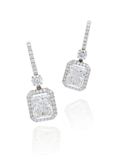 View full screen - View 1 of Lot 1652. Pair of Diamond Pendent Earrings | 3.02及3.02克拉 方形 D色 鑽石 耳墜一對.