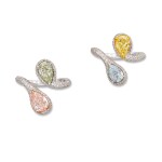 Pair of Fancy Coloured Diamond and Diamond Rings | 彩色鑽石 配 鑽石 戒指一對