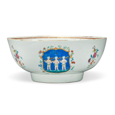 View full screen - View 1 of Lot 225. A Chinese Export Armorial Punch Bowl Qing Dynasty, Qianlong Period, Circa 1760 | 清乾隆 約1760年 粉彩紋章圖大盌.