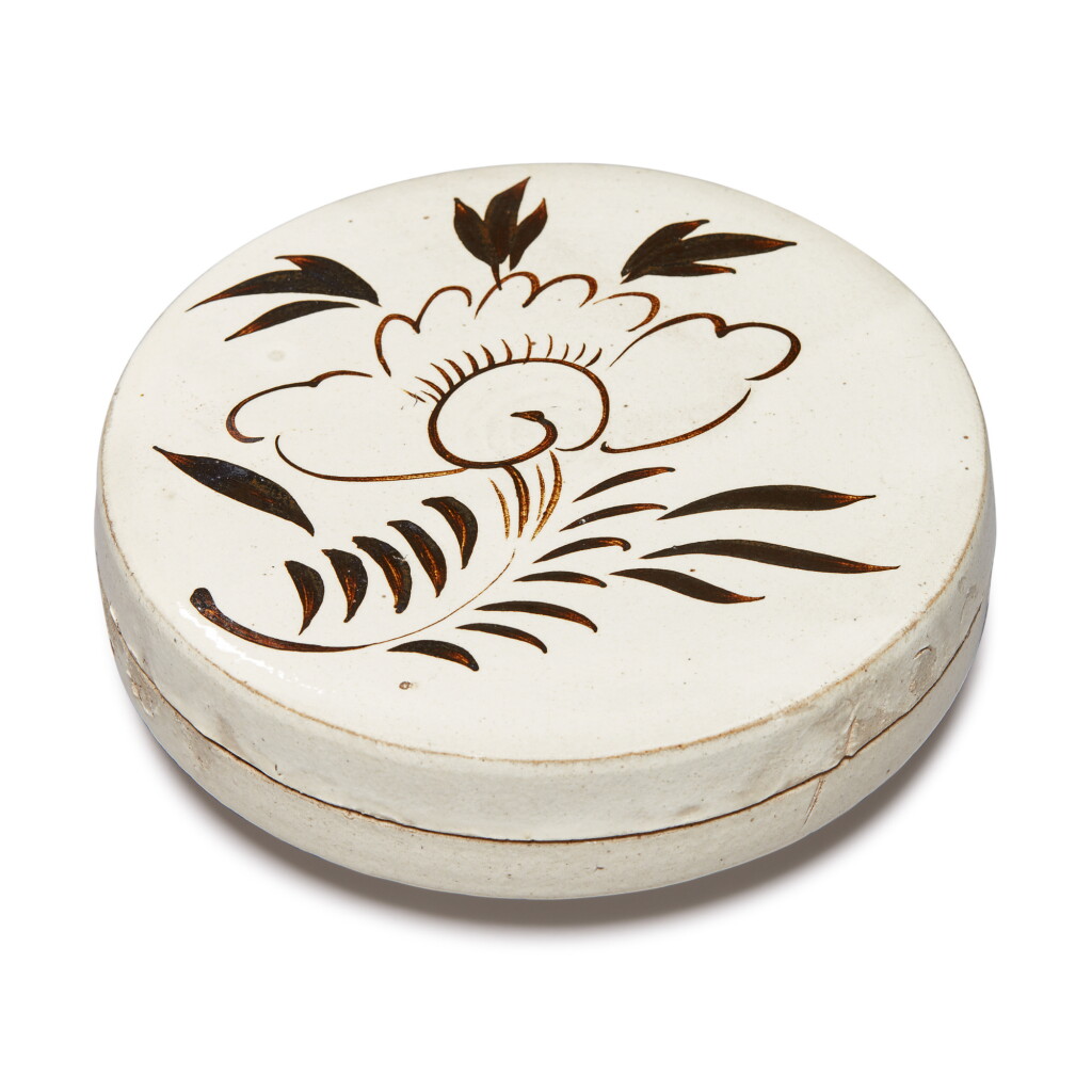 View full screen - View 1 of Lot 845. A 'CIZHOU' 'PEONY' BOX AND COVER, SONG DYNASTY.