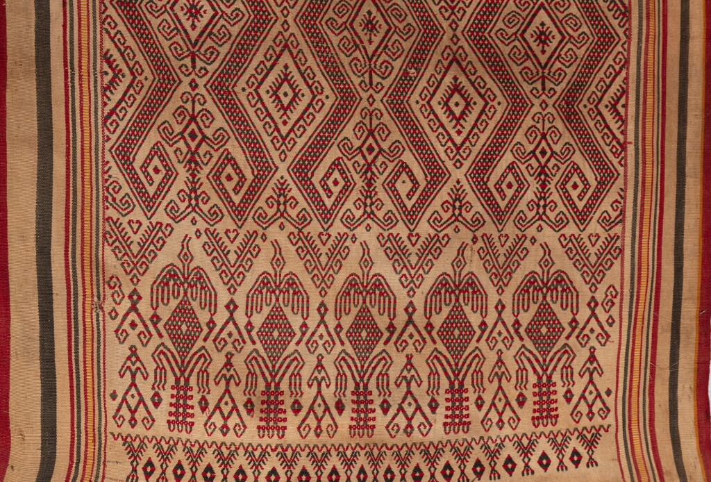 View full screen - View 1 of Lot 53. Pua pilih, Kalimantan, Bornéo, Indonésie, fin du XIXème-début du XXème siècle | Kalimantan pua pilih, Borneo, Indonesia, late XIXth-early XXth century.