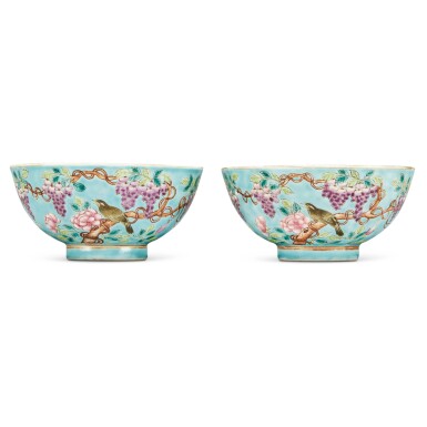 View full screen - View 1 of Lot 1021. A pair of turquoise-ground famille-rose 'Dayazhai' 'hwamei and flowers' bowls, Marks and period of Guangxu | 清光緒 松石綠地粉彩藤夢花鳥紋碗一對 《大清光緒年製》款.