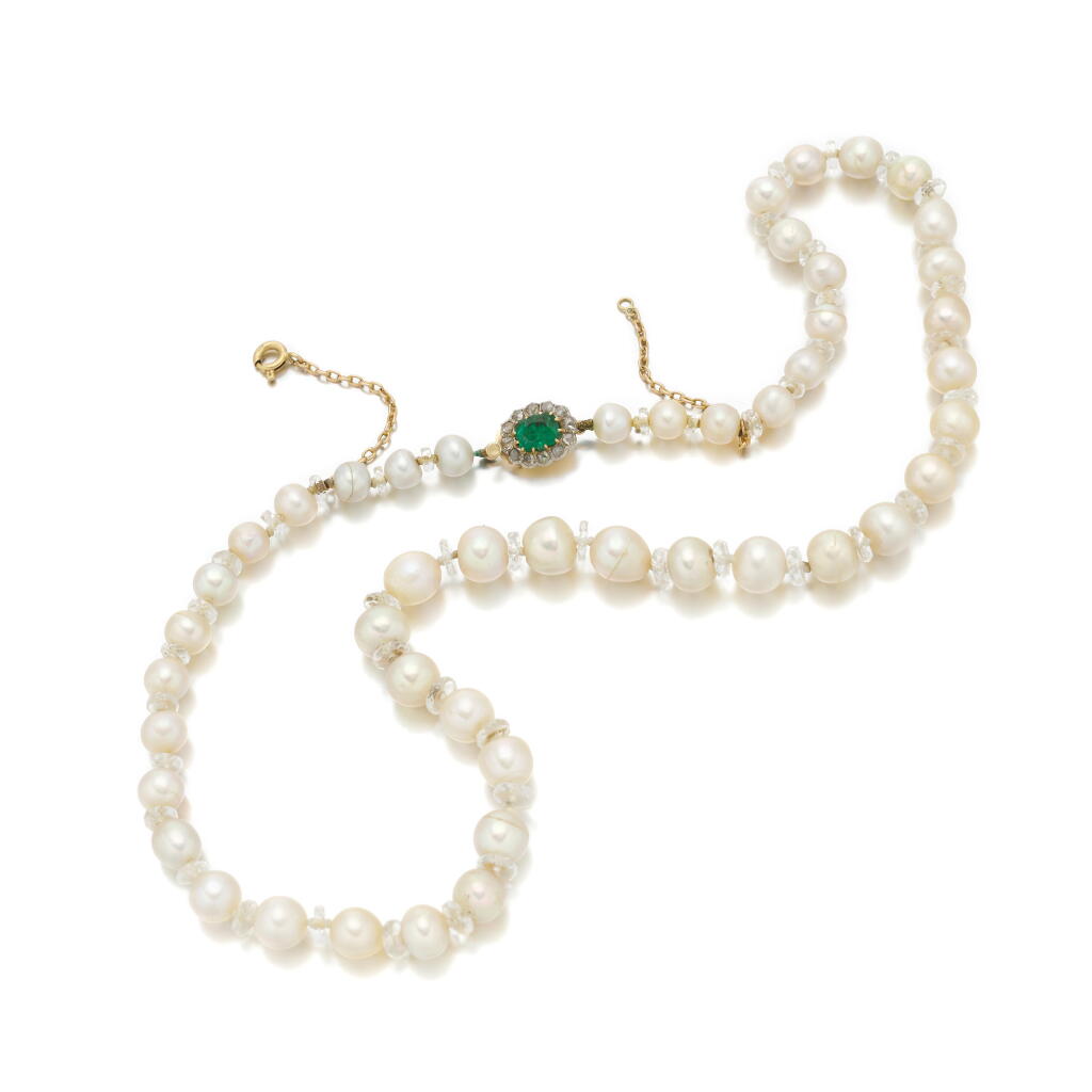 View full screen - View 1 of Lot 8. Natural pearl, pearl, emerald and diamond necklace (Collana in perle naturali, perle, smeraldo e diamanti).