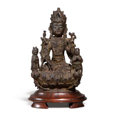 View full screen - View 1 of Lot 1024. A gilt-lacquer bronze figure of Guanyin and attendants, Ming dynasty | 明 銅漆金觀音坐像.