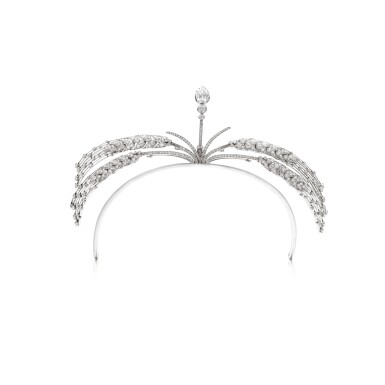 View full screen - View 1 of Lot 652. Elegant diamond aigrette tiara, circa 1909 and later | 應為卡地亞鑽石冠冕,年份約1909及之後.