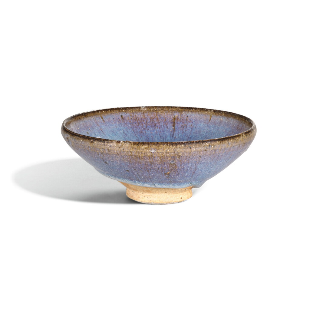 View full screen - View 1 of Lot 368. A LARGE 'JUN' BOWL JIN DYNASTY | 金 鈞窰藍釉盌.
